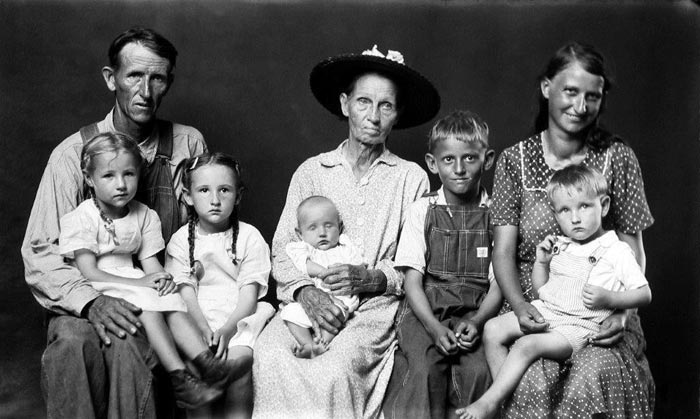 DISFARMER, IN AMERICA: SOUL OF A PEOPLE, 1939-1946